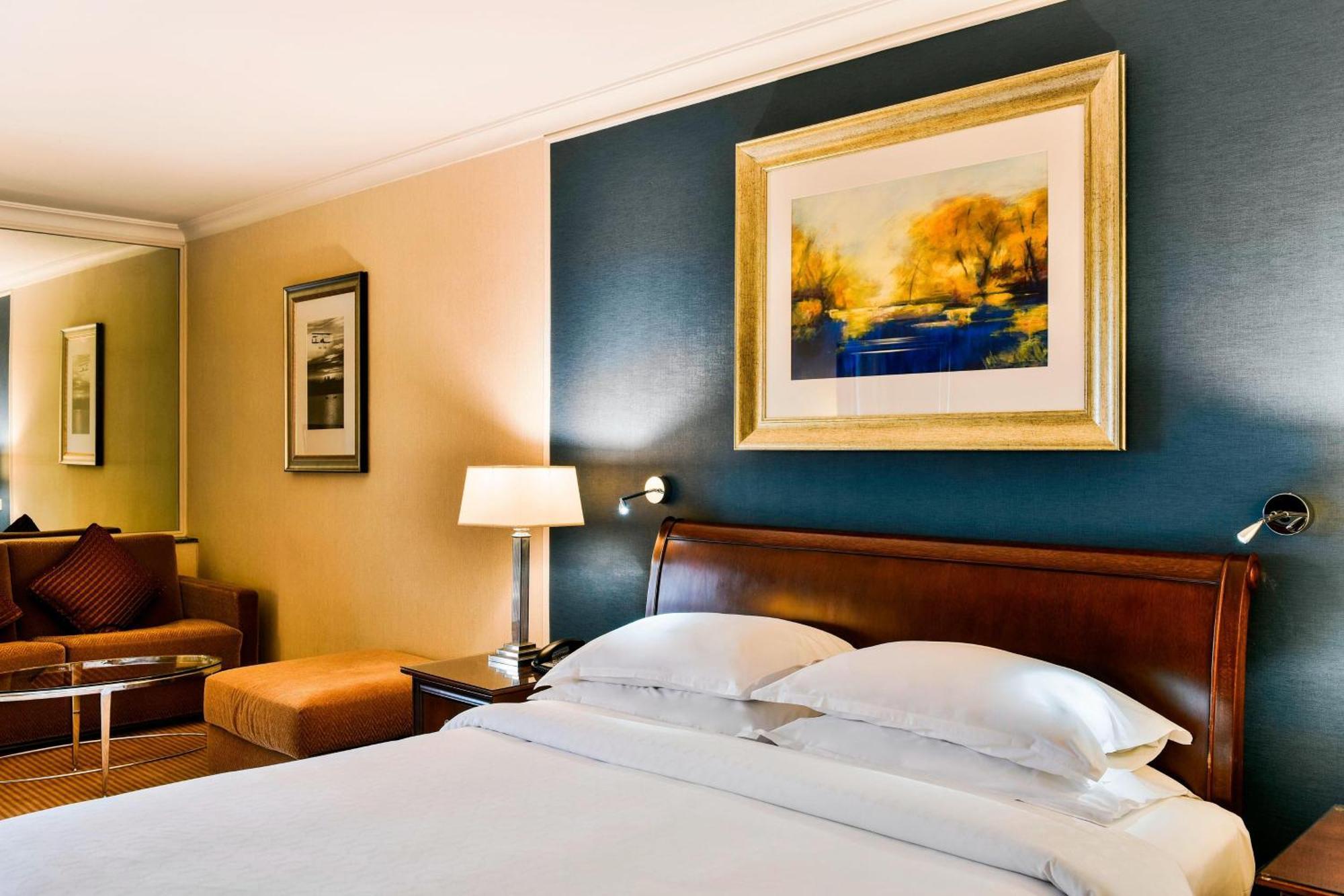 Sheraton Skyline London Heathrow Hotel 4*